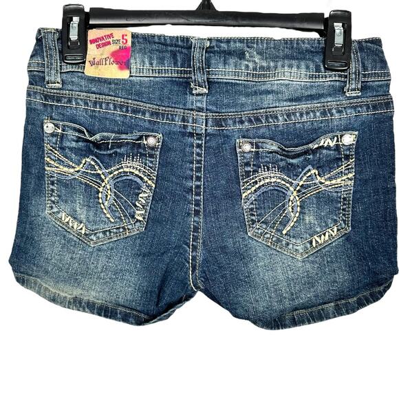 Wallflower Best Fitting Distressed Jean Shorts Size 5 Regular - Picture 2 of 7